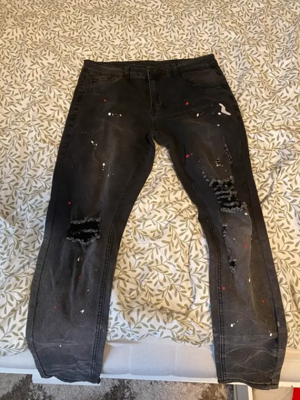 Outlet Mustat farkut