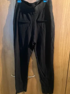 Best Mustat H&M äitiyshousut