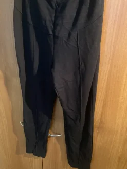 Best Mustat H&M äitiyshousut