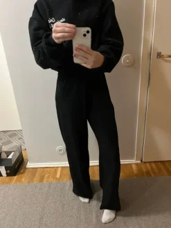 Sale Mustat leveälahkeiset housut