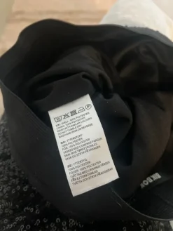 New Bik Bok Mustat paljettihousut levenevillä lahkeilla