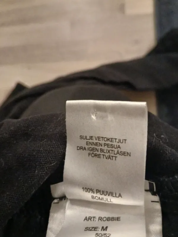 Online Mustat reisitaskuhousut