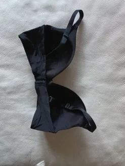 Discount CENSORED Mustat rintaliivit 80D