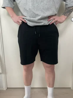 Outlet SOC Mustat shortsit