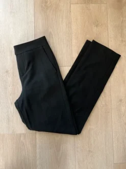 Discount Gina Tricot mustat suorat housut