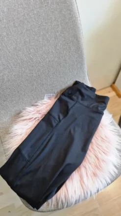 Best Pola Mustat treenihousut