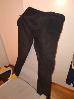 Outlet Livergy Mustat vakosametti housut.