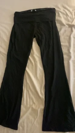 Clearance mustat yoga pants