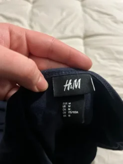 H&M Myydään M kokoinen paita
