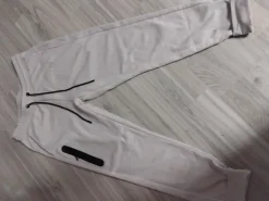 Hot Naisten collegehousut