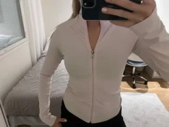 Best Nelly urheilutakki