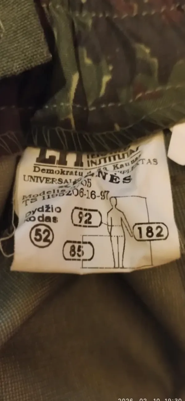 Sale Neperšlampamos kamufliažinės kelnės