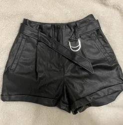 Best Amisu New yorker keinonahkashortsit 36