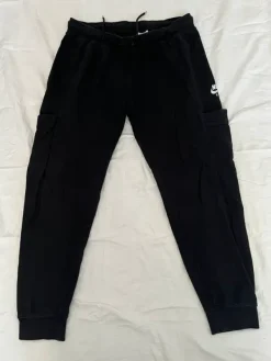 New Nike college housut