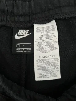 New Nike college housut