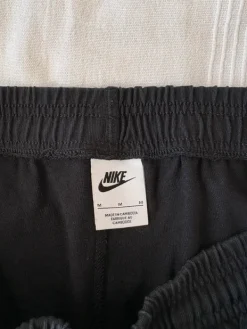 Best Nike collegehousut