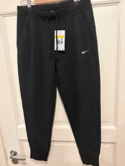 Best Nike collegehousut