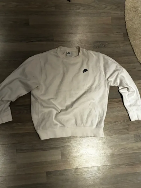 Online Nike gollege paita