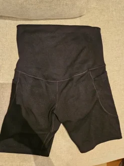 Online Nike äitiyslegginsit