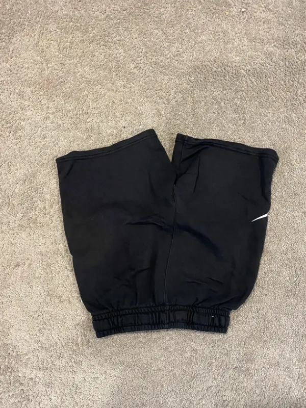 Online Nike mustat shortsit