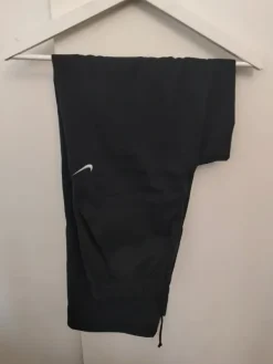 Clearance Nike ohuet ulkohousut