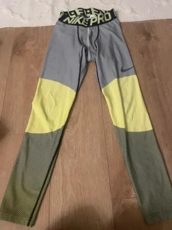 Outlet Nike pro lämpökerrasto