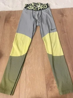 Outlet Nike pro lämpökerrasto