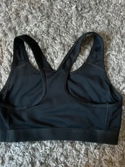 Hot Nike S -kokoiset urheiluliivit