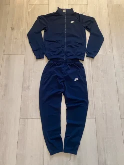 Outlet Nike tracksuit