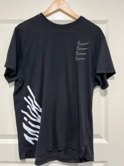 Online Nike treenipaita