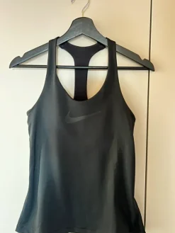 Best Nike treenitoppi