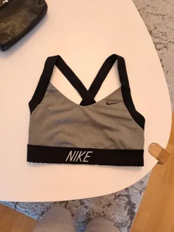 Online Nike urheiluliivit