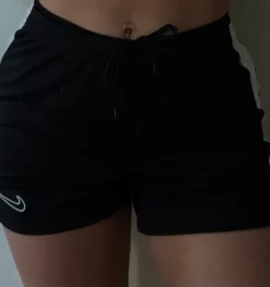 Sale Nike urheilushortsit