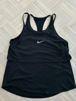 Nike urheilutoppi koko S