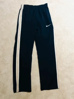 New Nike verkkahousut