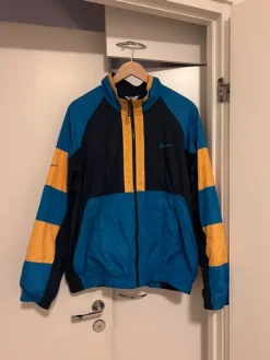 Nike n retro tuulitakki, koko M