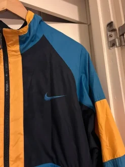 Nike n retro tuulitakki, koko M