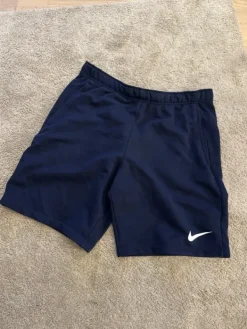 Nike n shortsit