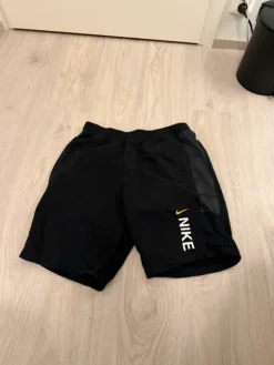 Clearance Niken shortsit