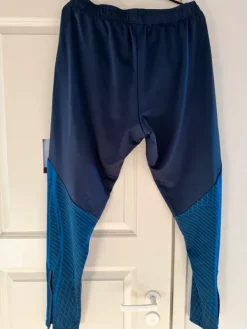 Online Nike n urheiluhousut