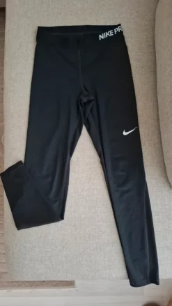 Nike n urheilutrikoot