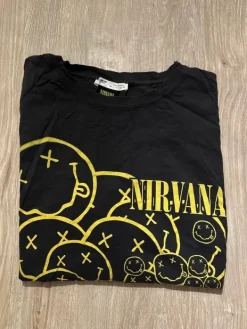 Outlet Pull & Bear Nirvana t-paita