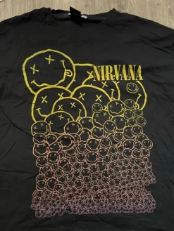 Outlet Pull & Bear Nirvana t-paita