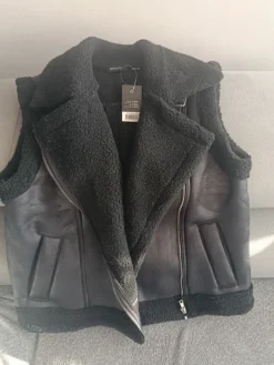 Online Nowa Kamizelka ramoneska krótka ocieplana