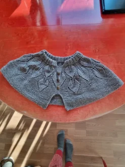 Hot Olkapään lämmintin, käsintehty, erittäin vähän käytetty, M, villaa