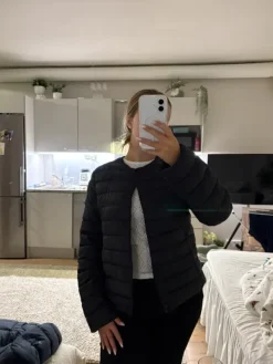 Only musta kevyttoppatakki koko S