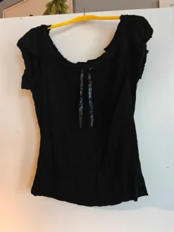 Online Paita säädettävällä kaula-aukolla