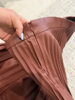 Sale Pehmeä nahkahame