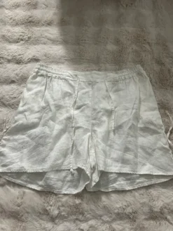 Sale BYPIAS Pellava shortsit