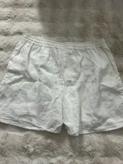 Sale BYPIAS Pellava shortsit